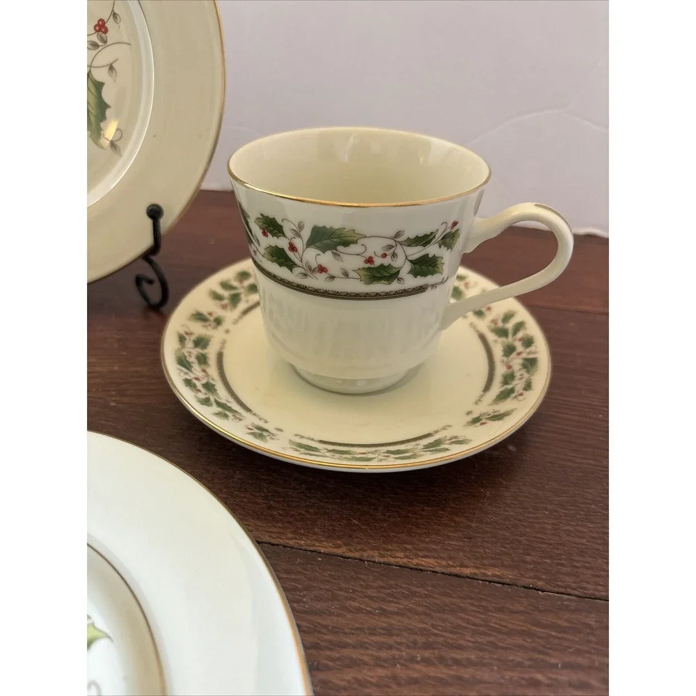 Royal Limited Holly Holiday Japan‎ Lunch Snack Set 6 Pc 2 Each Plate Cup Saucer